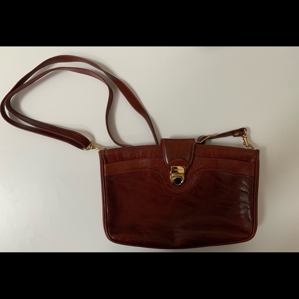 Gorgeous Oroton hand bag
